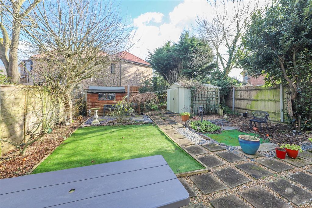Property photo 2 of 18