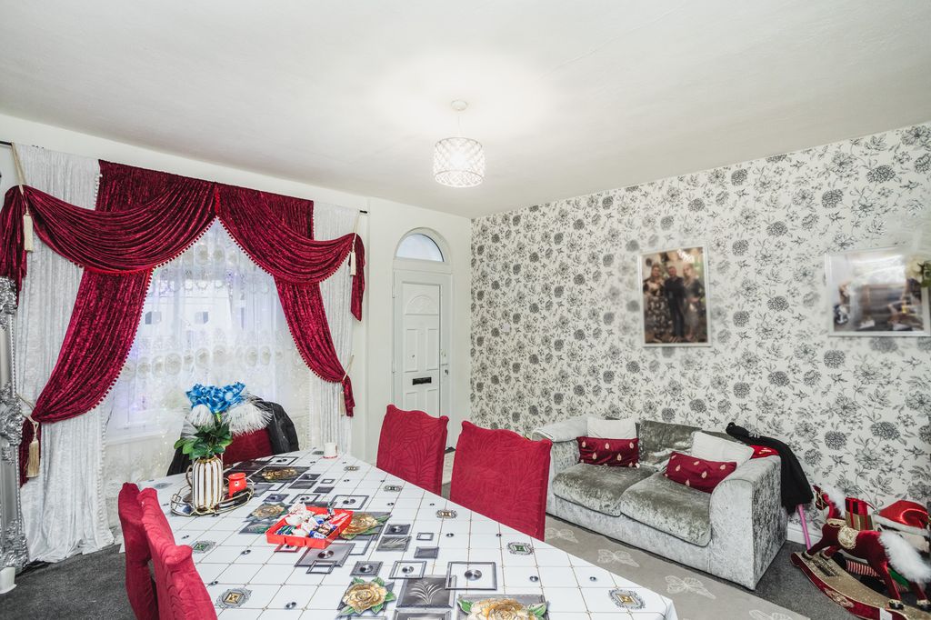 Property photo 3 of 25