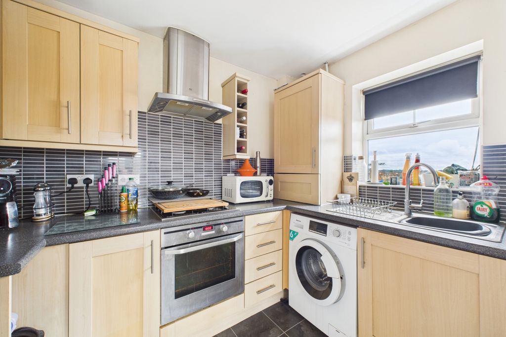 Property photo 3 of 7 Kitchen