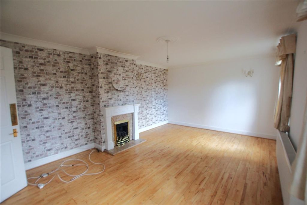 Property photo 2 of 27