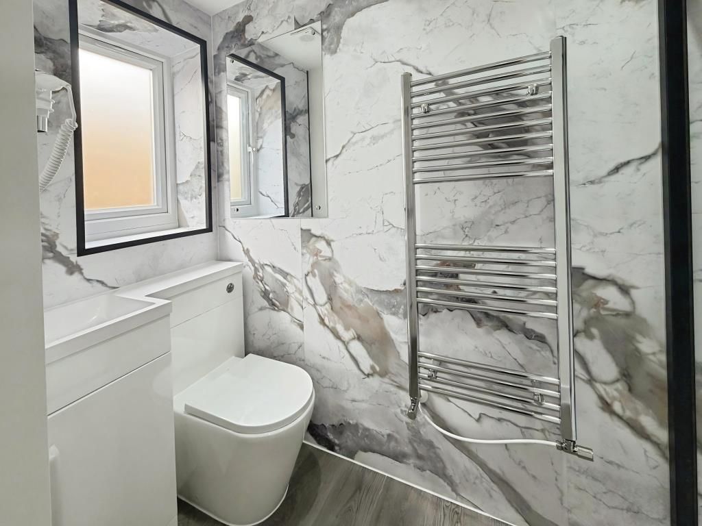 Property photo 3 of 8 Bathroom