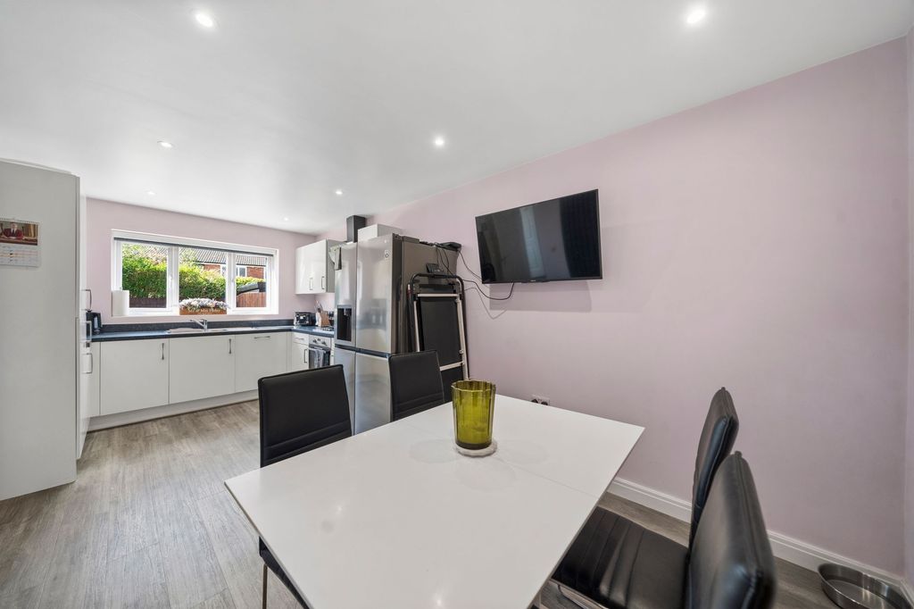 Property photo 3 of 27