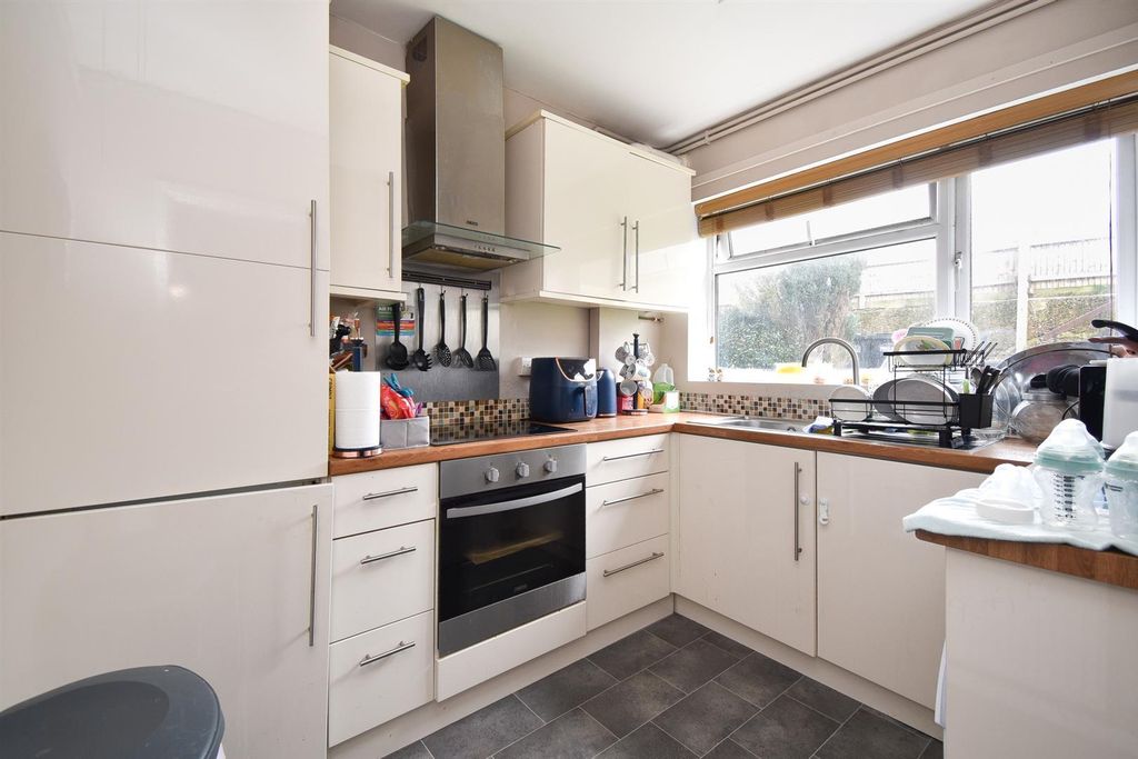 Property photo 3 of 13 Kitchen