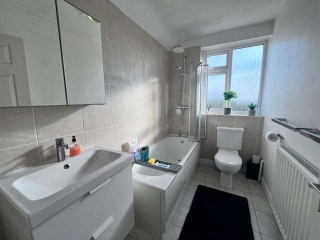 Property photo 1 of 14 Bathroom.Jpg