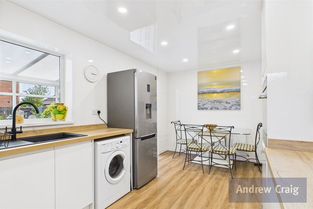 Property photo 2 of 17 Kitchen Diner