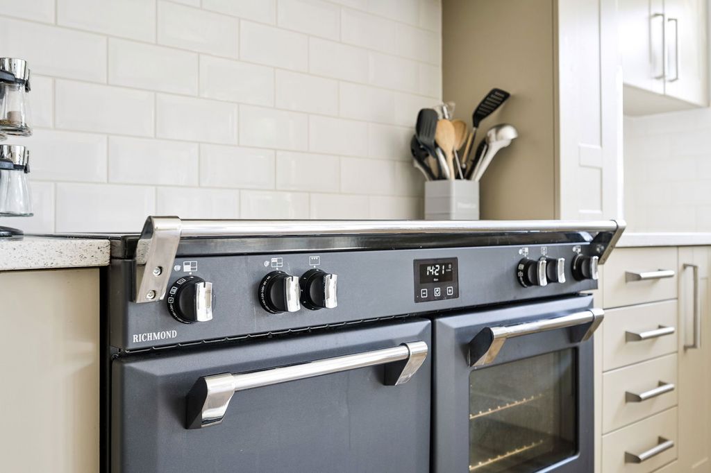 Property photo 3 of 26