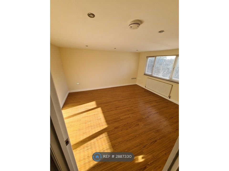 Property photo 3 of 6 Living Room