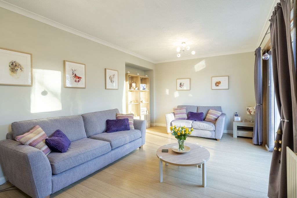 Property photo 2 of 31