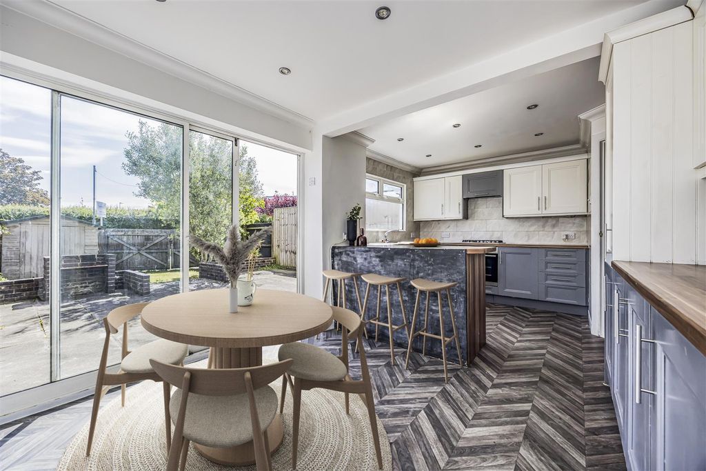 Property photo 3 of 16 Flexford Gardens, Havant-Porticomarketing-Nexa-21.