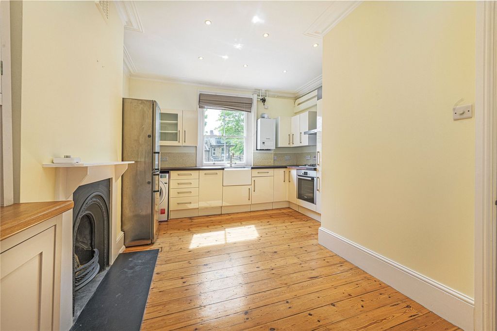Property photo 3 of 9 Kitchen