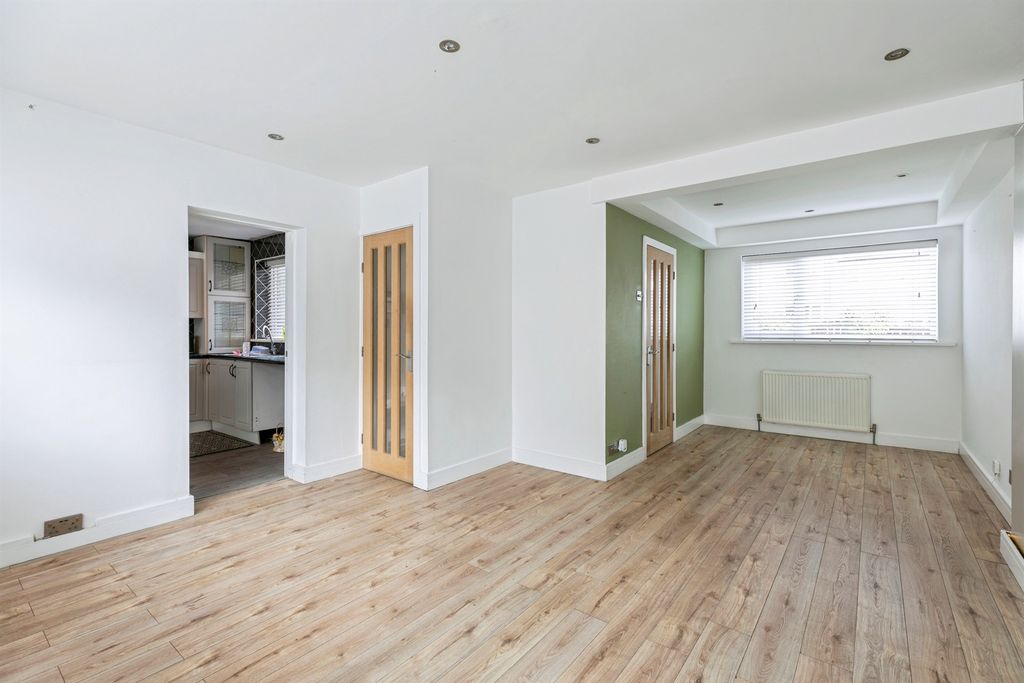 Property photo 3 of 24