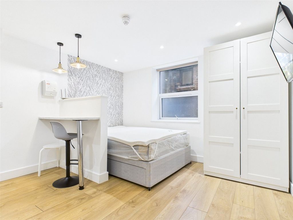 Property photo 1 of 10 Studio