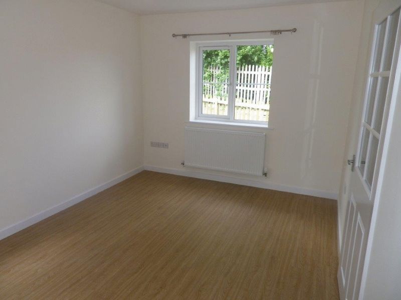 Property photo 3 of 7 Photo 5