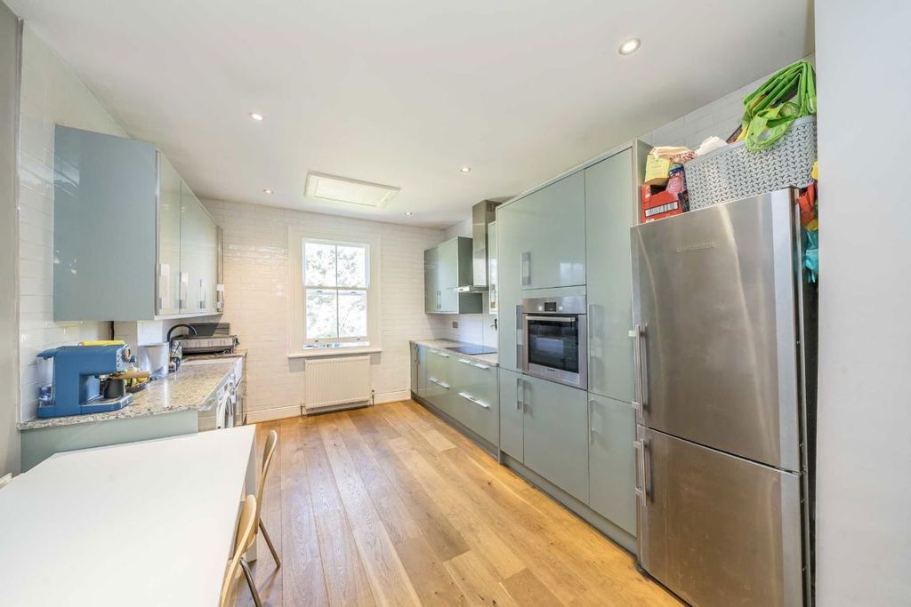 Property photo 3 of 8