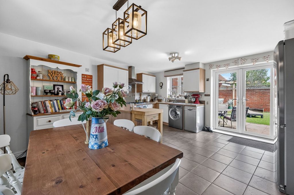 Property photo 3 of 32