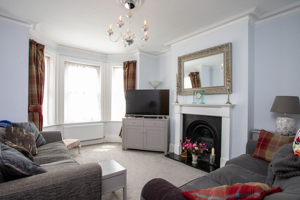 Property photo 3 of 19 Siting Room