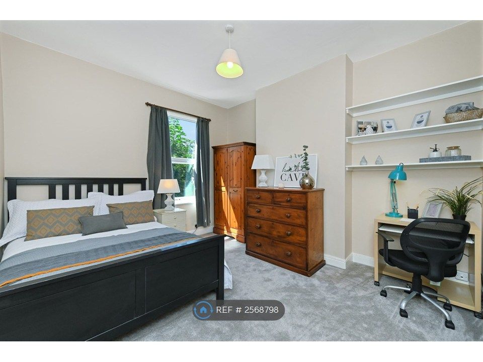 Property photo 1 of 22 Room 3
