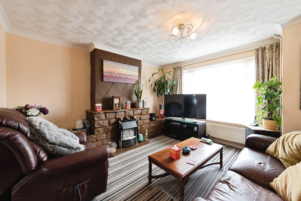 Property photo 3 of 16 Pbox-Img.Jpg