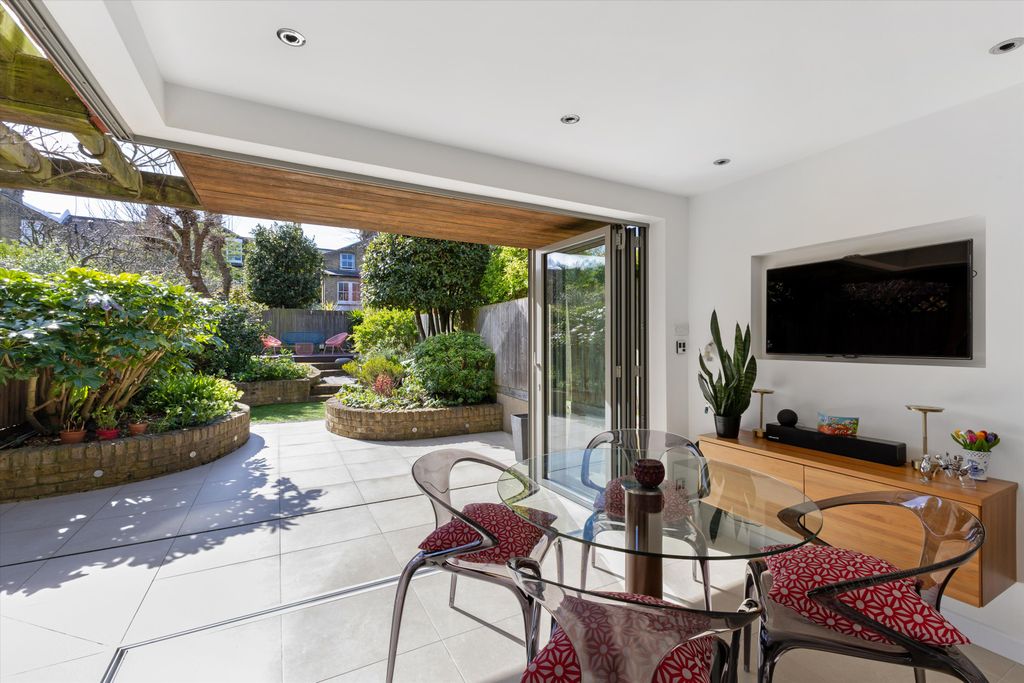 Property photo 1 of 17 Image