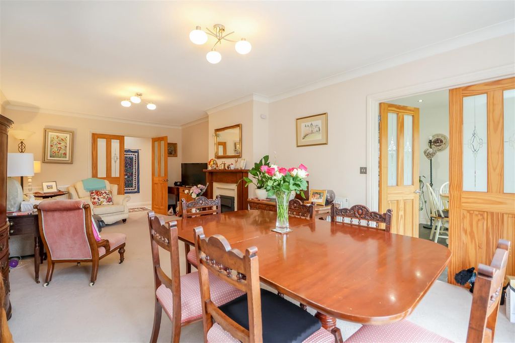 Property photo 2 of 25