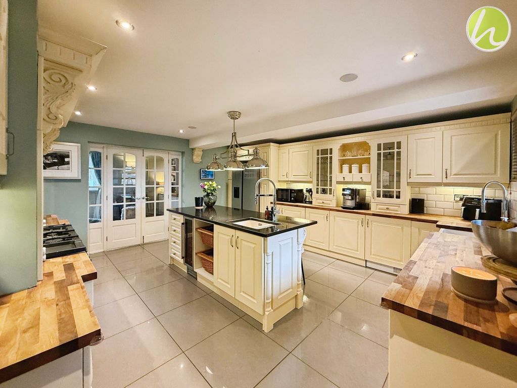 Property photo 2 of 31