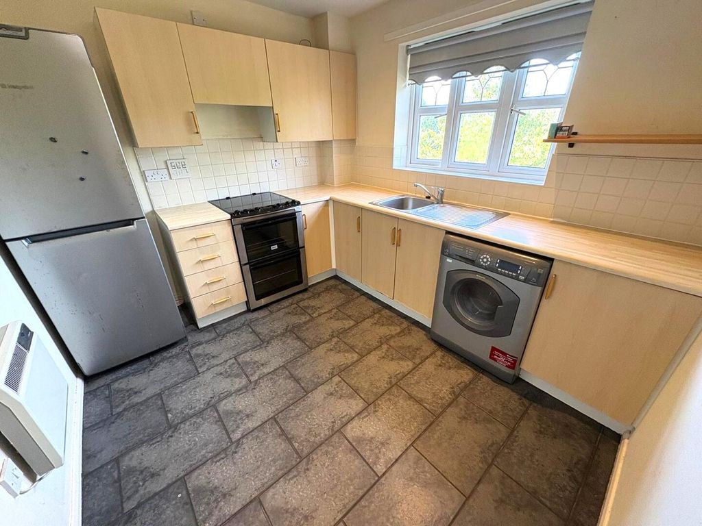 Property photo 2 of 8 Kitchen