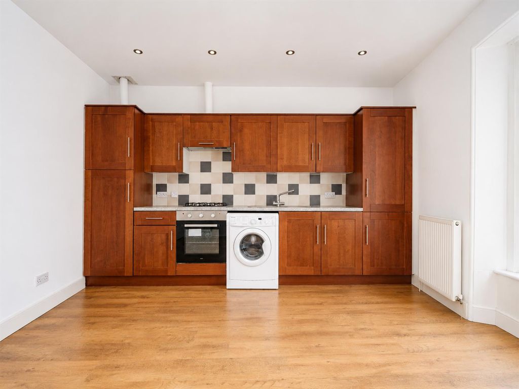 Property photo 3 of 10 111C Long Lane Bf-3.Jpg