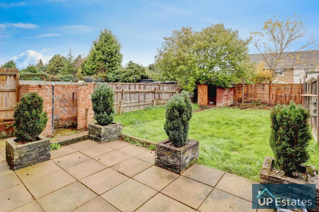 Property photo 2 of 11 Garden