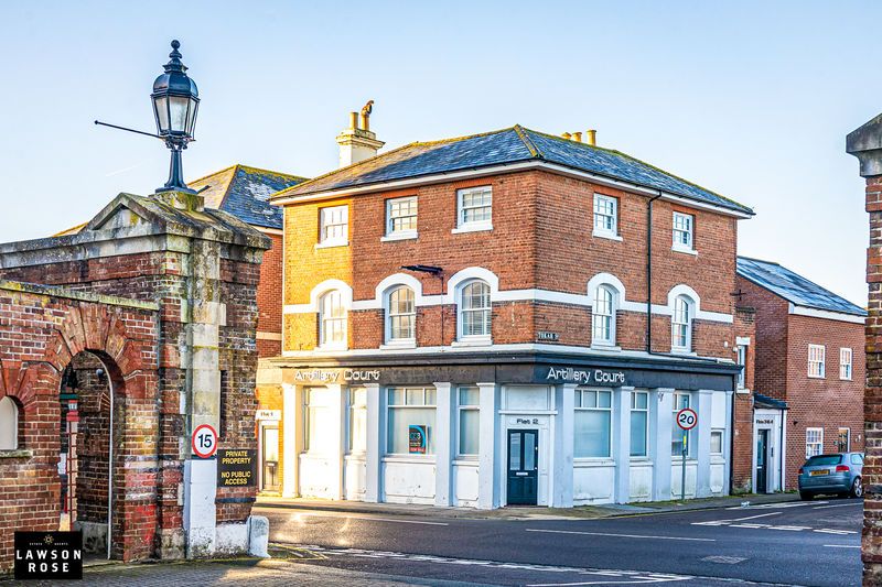 Property photo 1 of 19 .