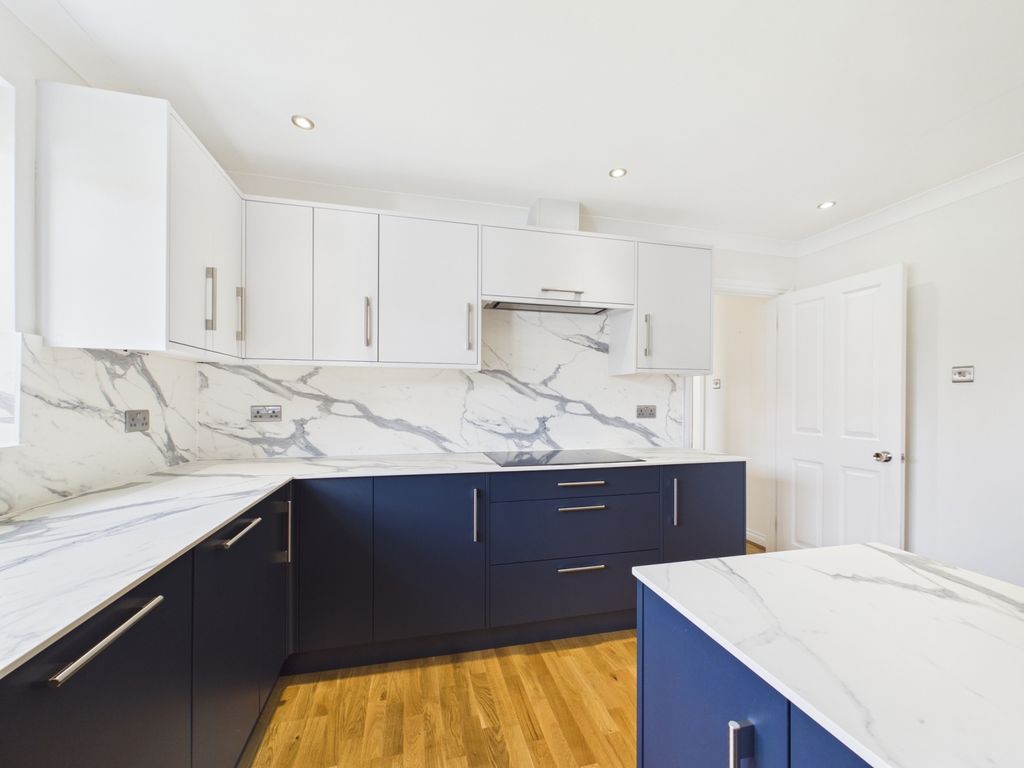 Property photo 3 of 21 Cam01740G0-Pr0532-Still004