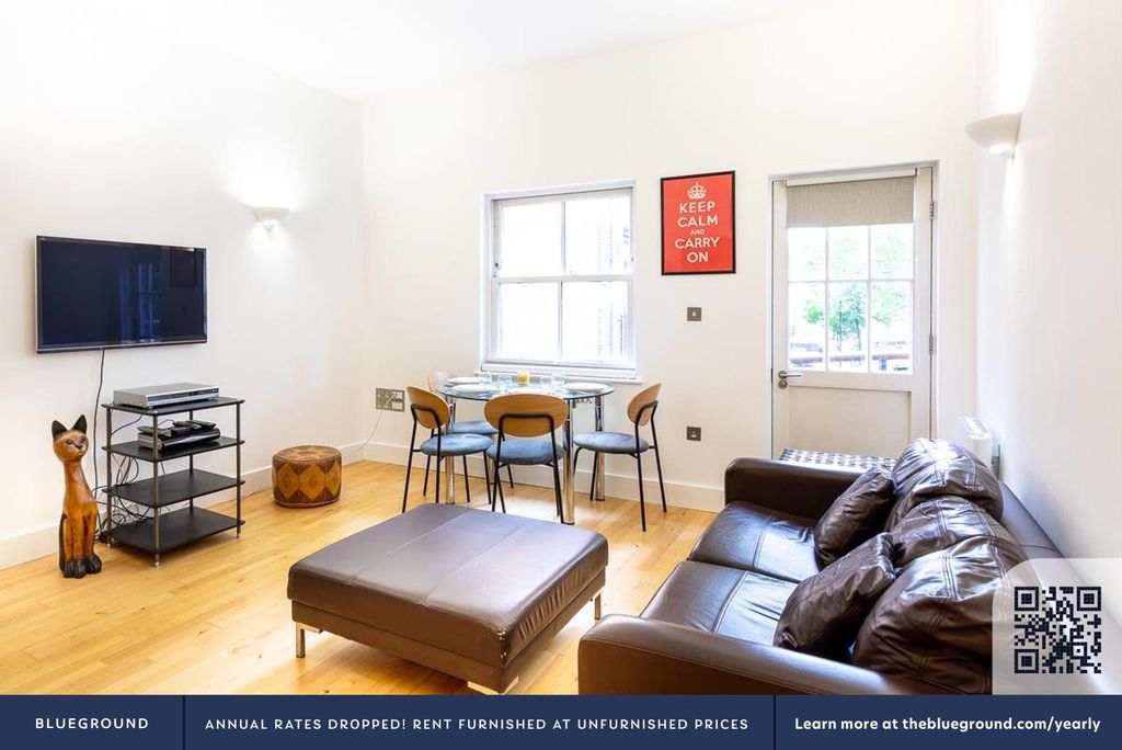 Property photo 3 of 27 Living Room