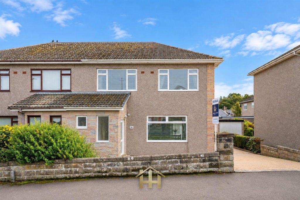 Property photo 2 of 35