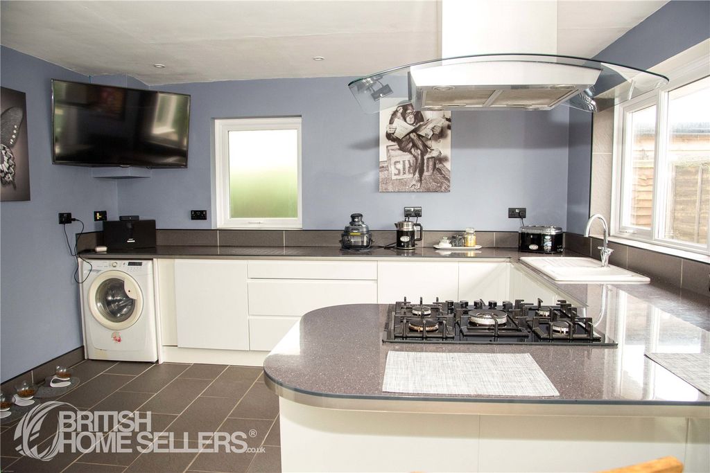 Property photo 3 of 30 Picture No. 05