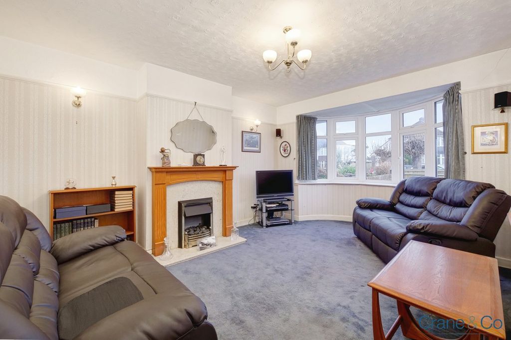 Property photo 3 of 19