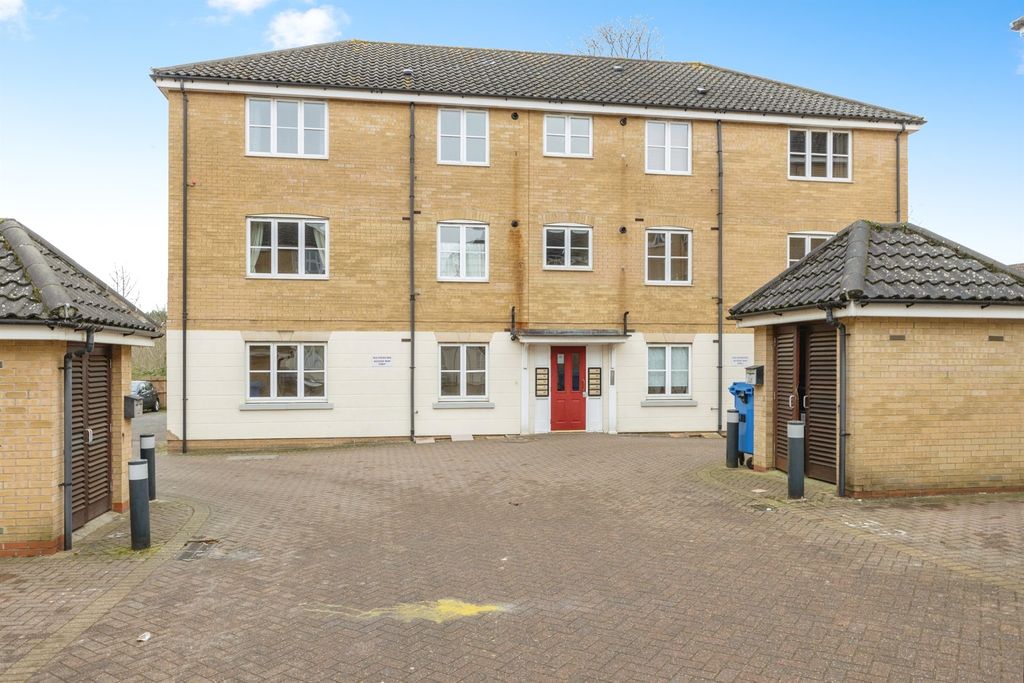 Property photo 1 of 17