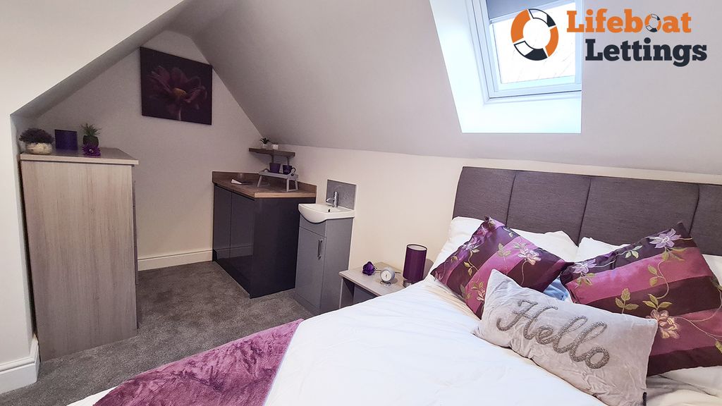 Property photo 3 of 11 Bedroom 10c