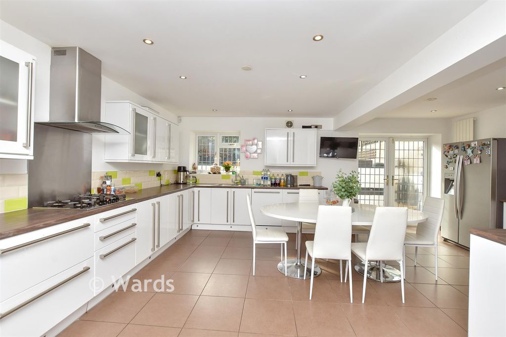 Property photo 3 of 15 Kitchen/Breakfast Room