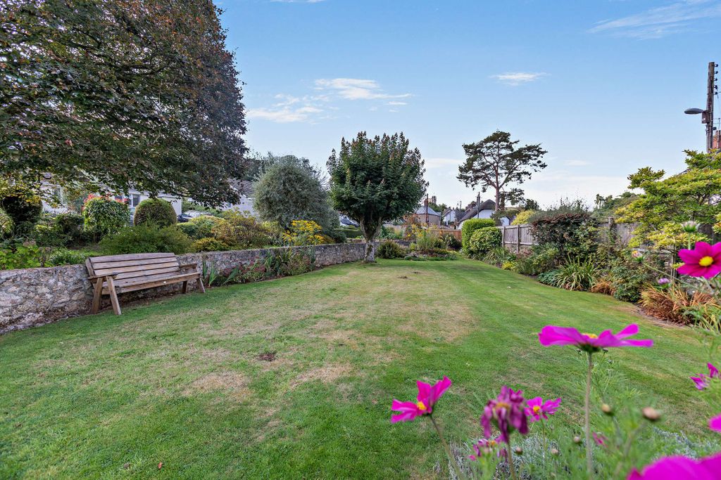 Property photo 2 of 22 Garden