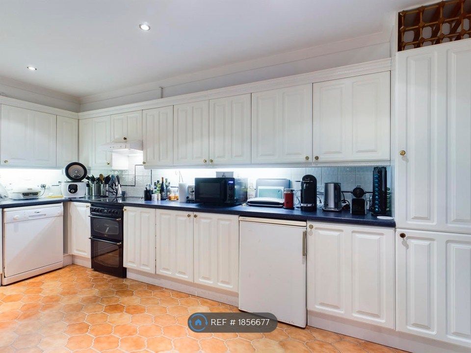 Property photo 3 of 14 Kitchen