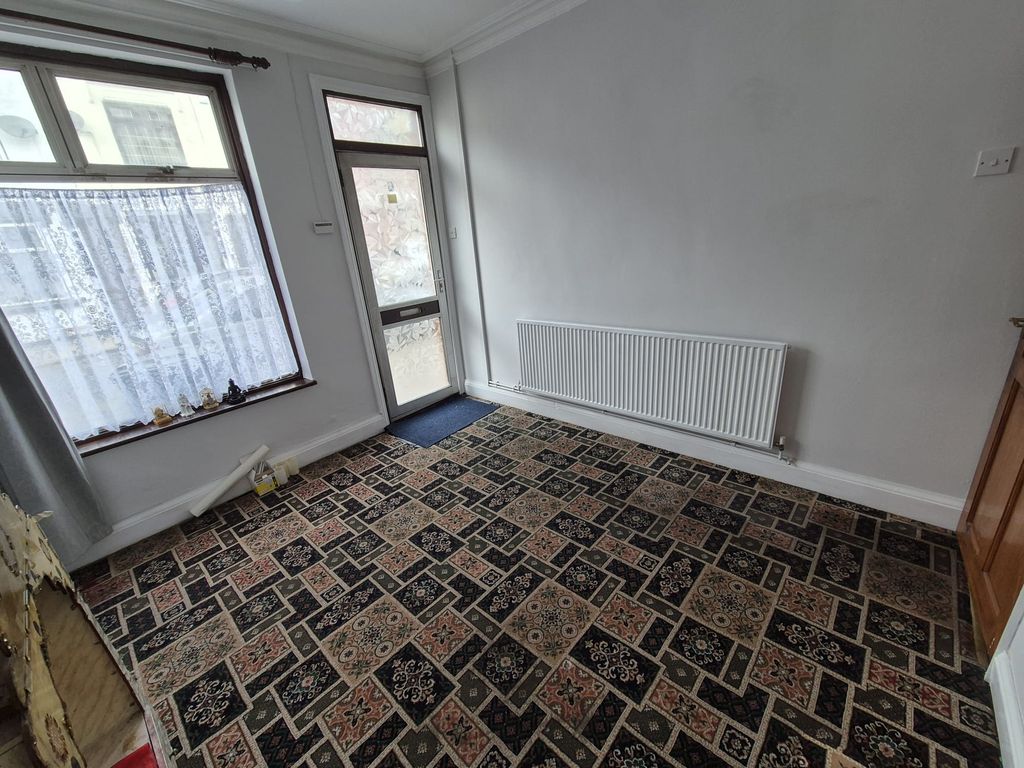 Property photo 2 of 9 Lounge