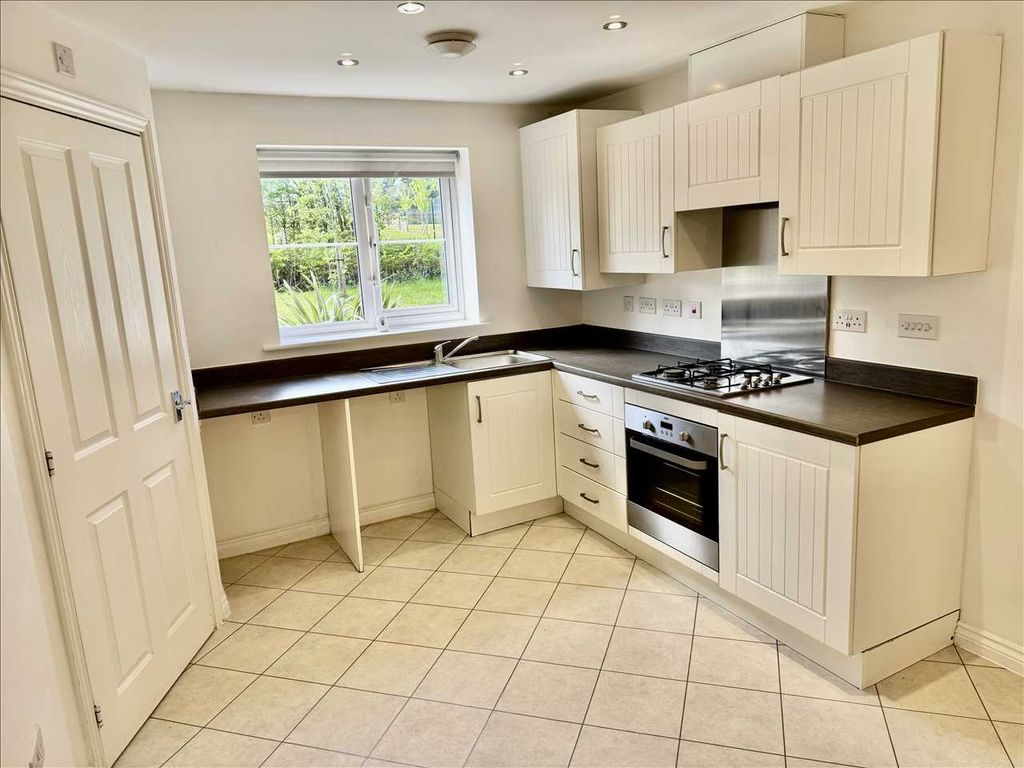 Property photo 3 of 14 Kitchen Area