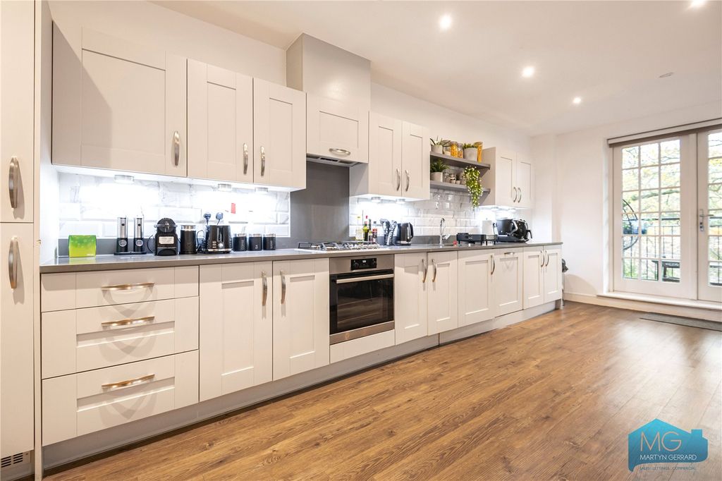 Property photo 2 of 17 Picture No. 13