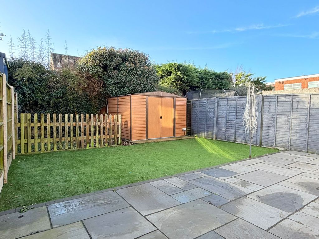 Property photo 2 of 20