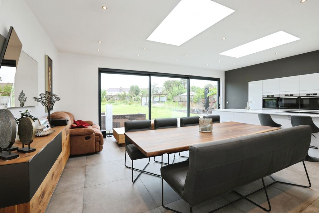 Property photo 3 of 20 Open Plan Living