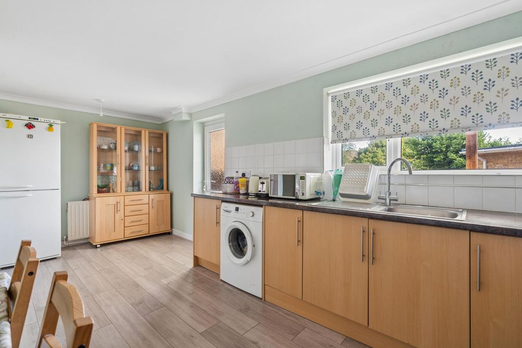 Property photo 3 of 12 Kitchen