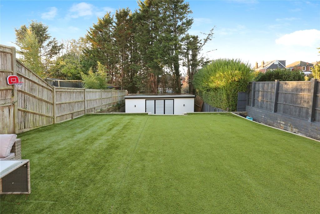 Property photo 3 of 15 Picture No. 18