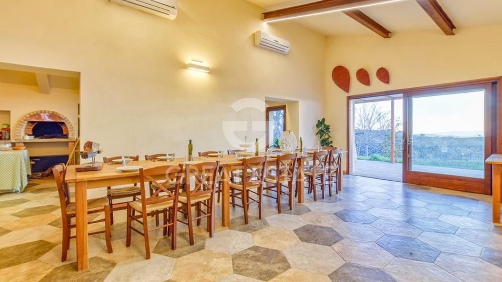 Property photo 2 of 44 Interiors