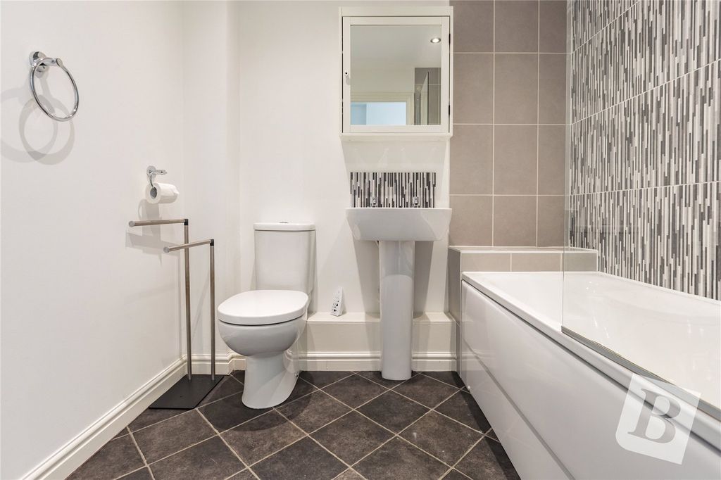 Property photo 3 of 25 Bathroom