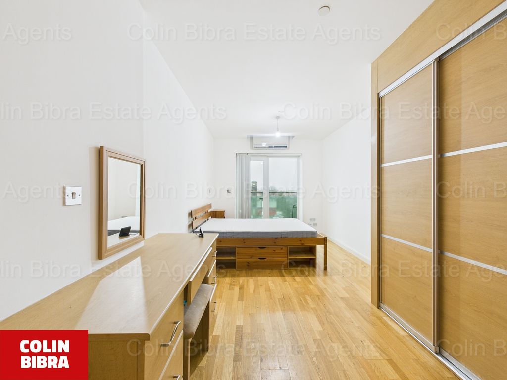 Property photo 2 of 13 Cam04175G0-Pr0069-Still001