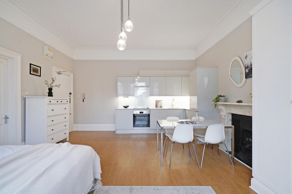 Property photo 3 of 15 Flat 8 - c69Fw3Bltxw2X7Hrxsx1.Jpg